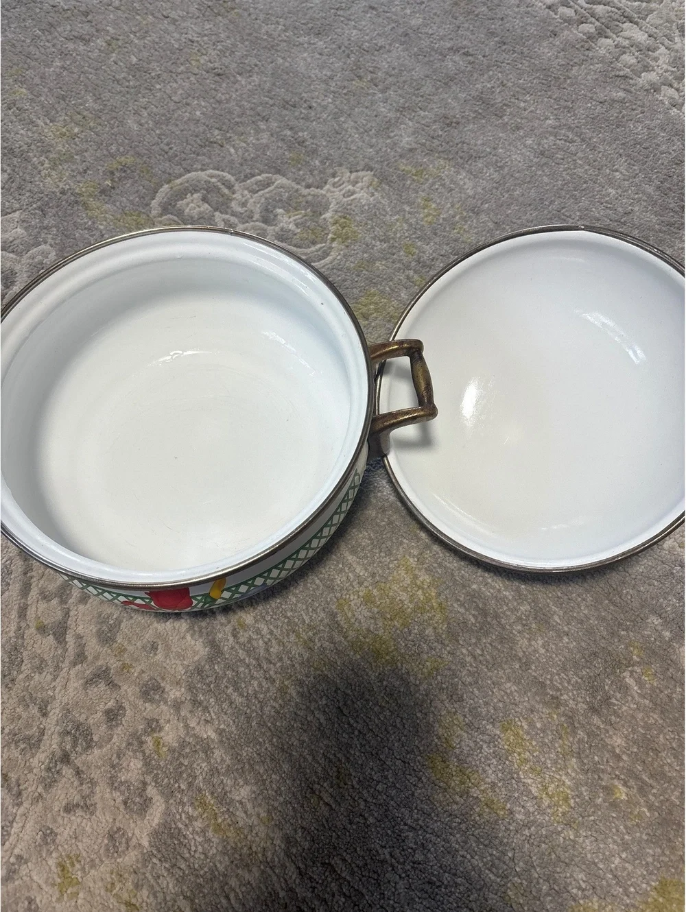 Vintage cottage grandma Regency enamel sauce pan